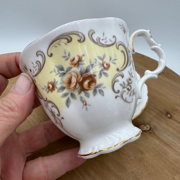 Royal Albert Tea Cup and Saucer Set September Song Pattern England Vintage - Picture 3 of 9